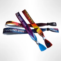 Festivalbänder bedrucken mit Plastikperle