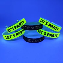 Festivalbändchen mit UV-Farben