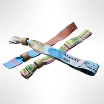 Gewebte Stoffarmbänder mit Bambusverschluss